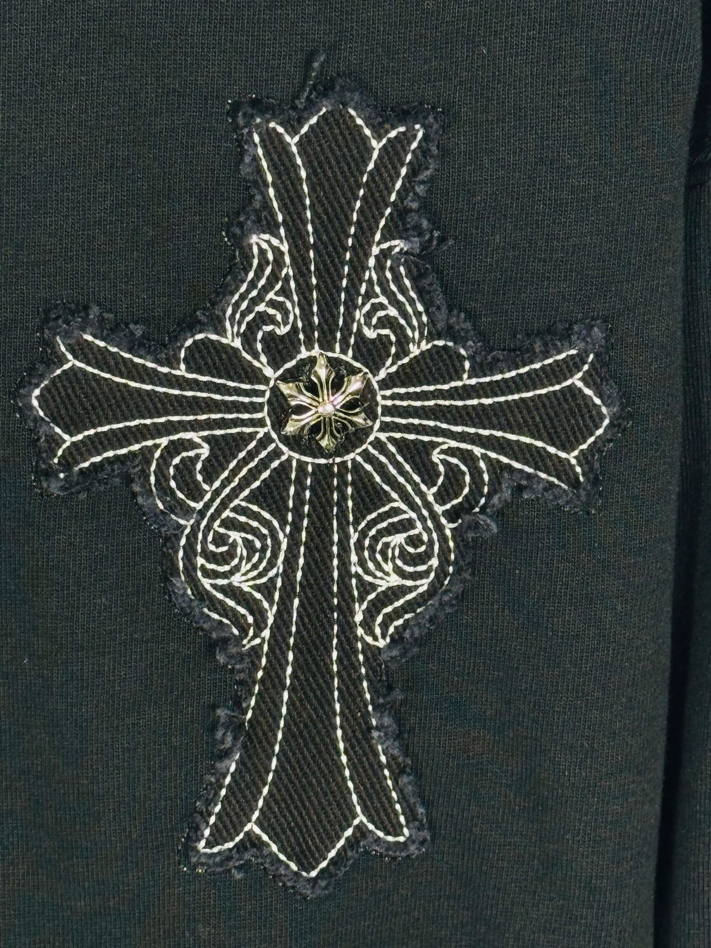 P250 ch high version Chrome Hearts 2025 new autumn and winter cross patch washed spray horse slip long-sleeved T-shirt, fabric: 26 double yarns, 320 grams weight, patch embroidery, heavy wash Printing process: patch embroidery, intercolor spray horse slip process Color: black Size: S M L XL Style number: 5186